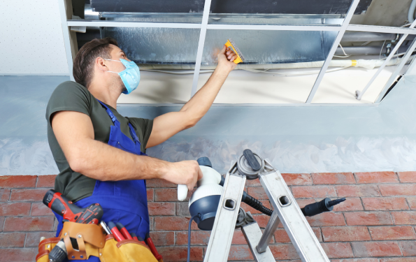 Expert cleaning a ventilation duct